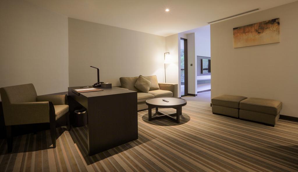 Platinum Hotel Синдиен Екстериор снимка
