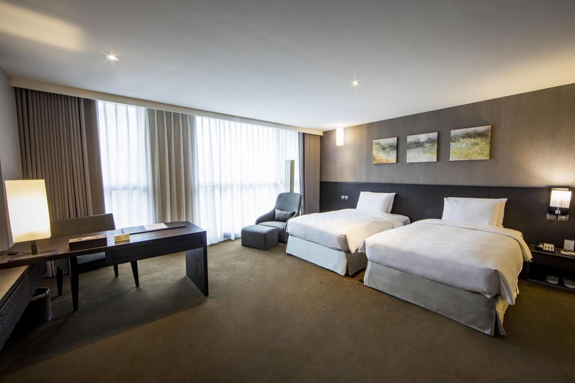 Platinum Hotel Синдиен Екстериор снимка