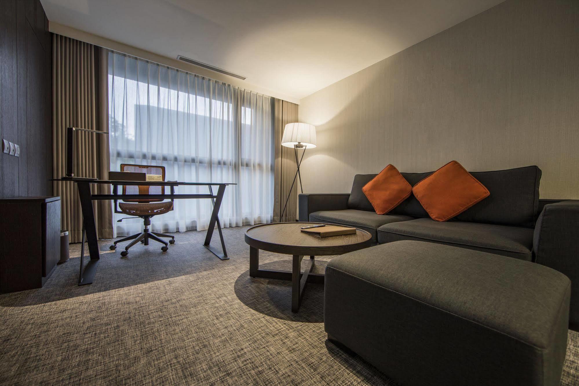 Platinum Hotel Синдиен Екстериор снимка